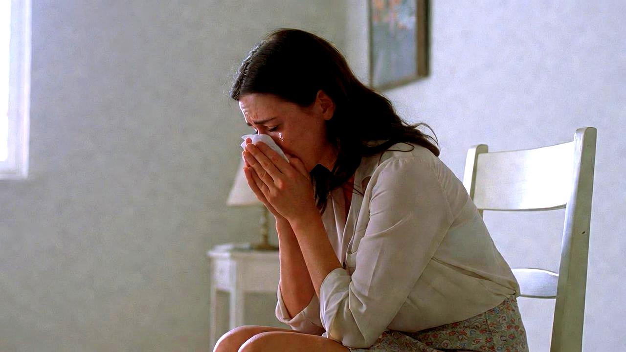 HSP気質とスターシードの共通点を示す静かな女性のイメージ