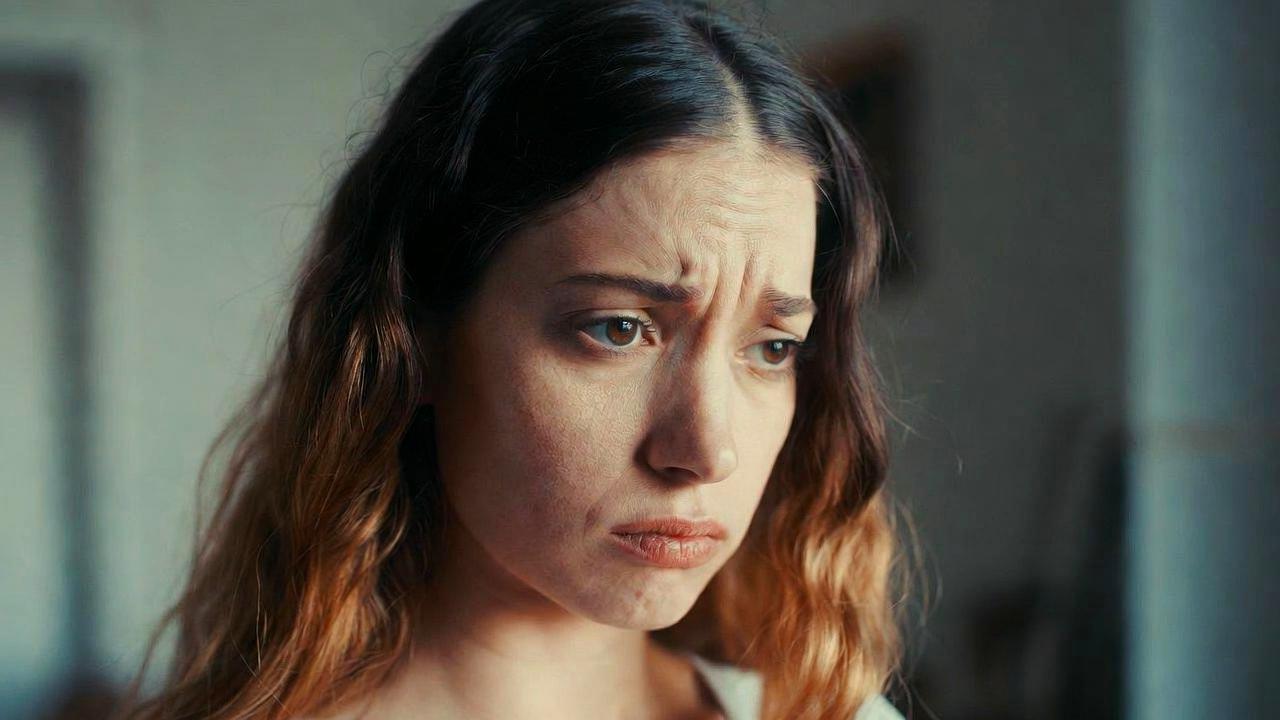 恋愛で無理をしすぎて心が疲れている様子を表すイメージ