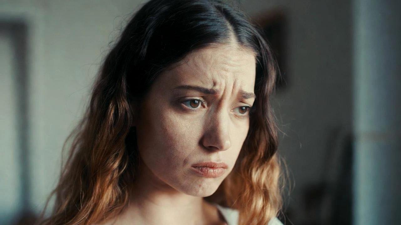 苦しい仕事から離れたいと感じている人物のイメージ