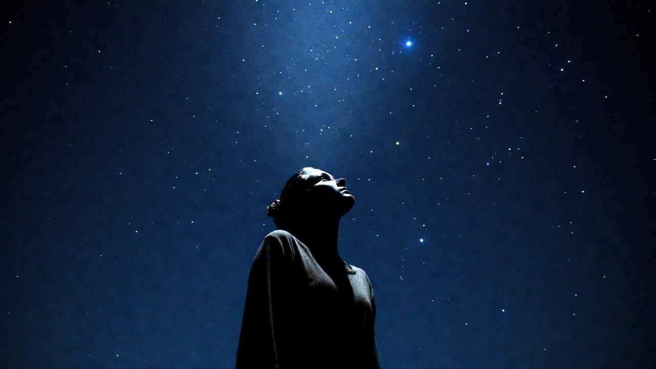 見えないエネルギーの流れに影響を受ける繊細な存在のイメージ