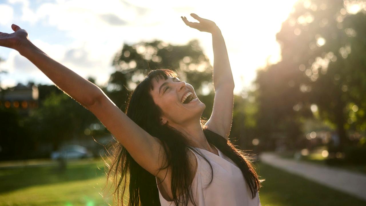 朝のブラックコーヒー習慣で心身を整える様子