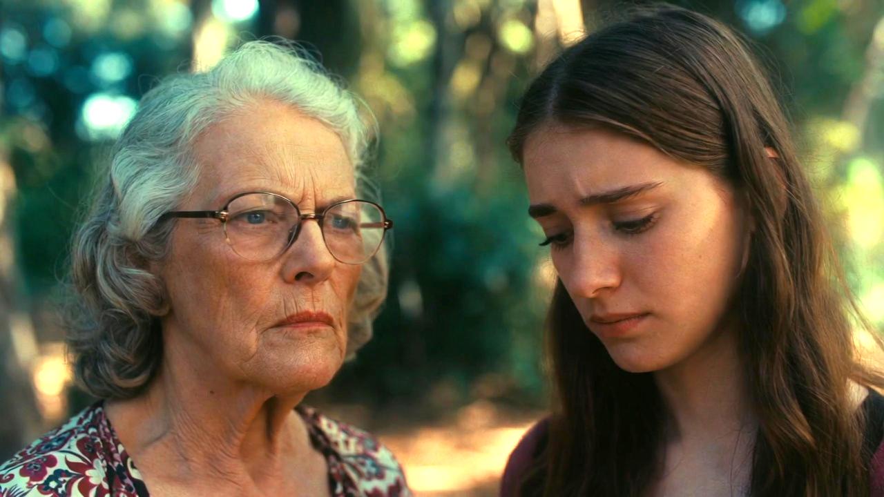 苦しみを抱えながらも自分を受け入れようとする静かな人物のイメージ