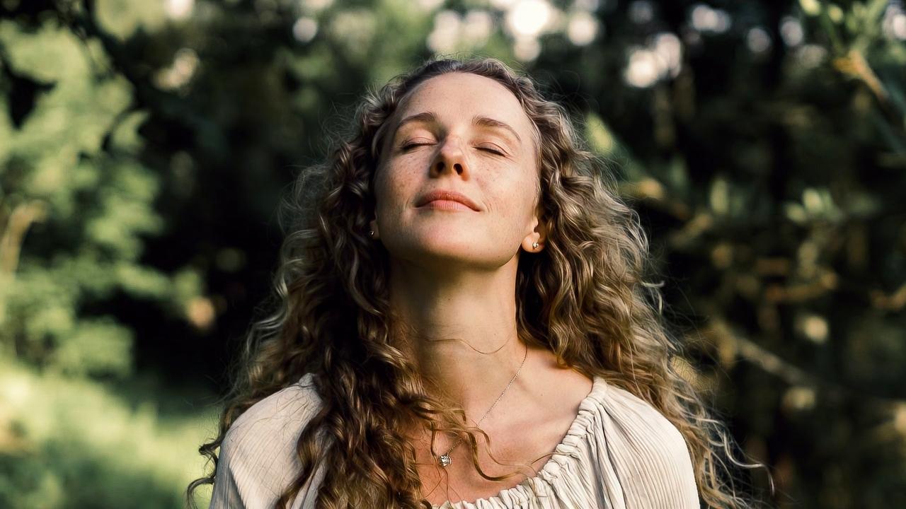 アロマや音で癒される心地よい空間を整えるイメージ