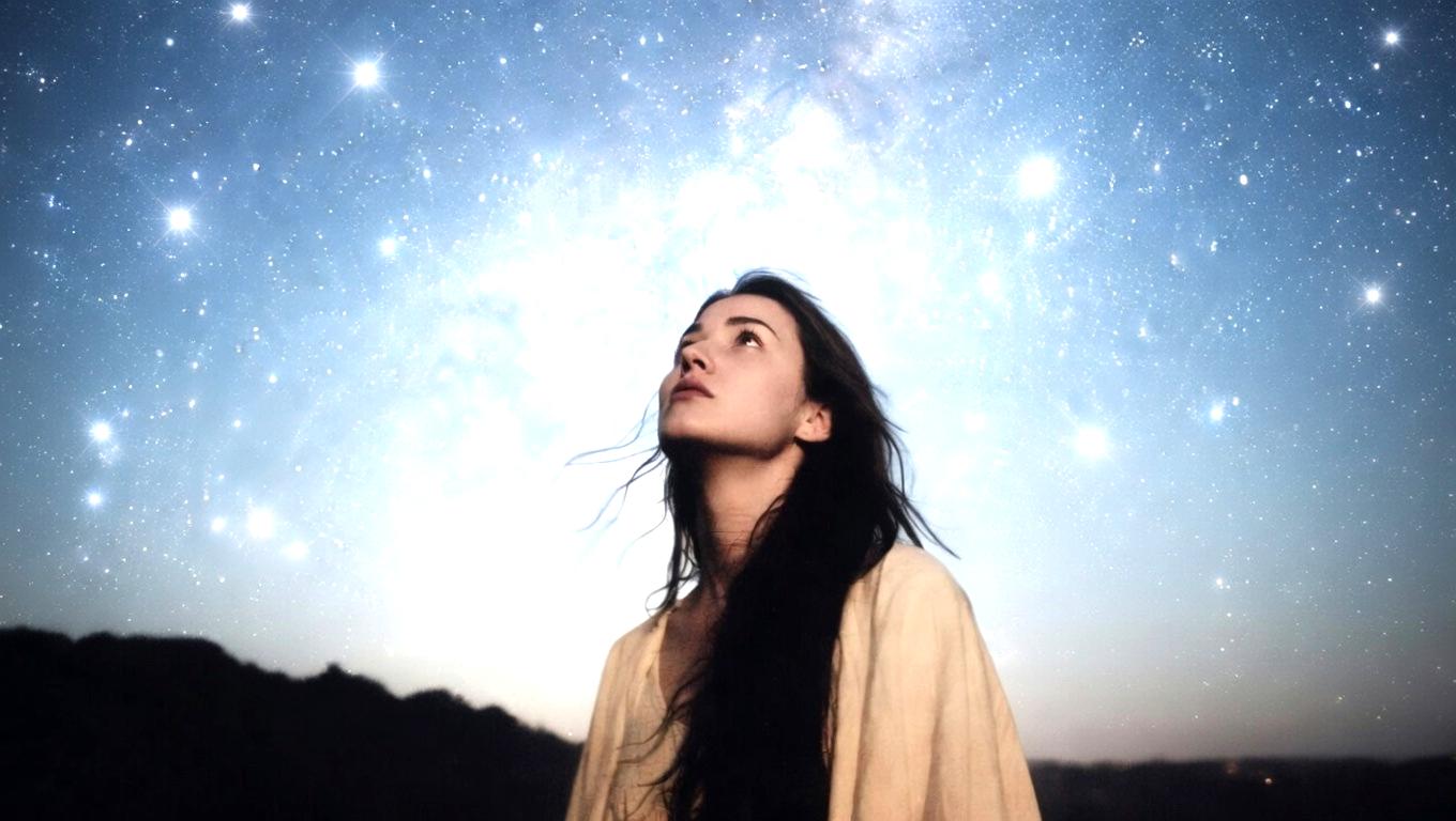 アロマやヒーリングアイテムで空間と心を浄化するイメージ