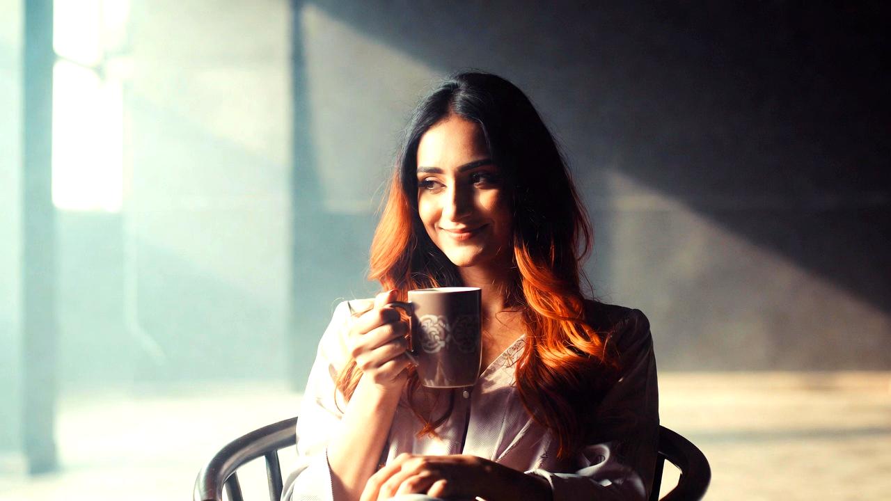 自分と他人の境界線を意識して落ち着きを取り戻す人物の様子