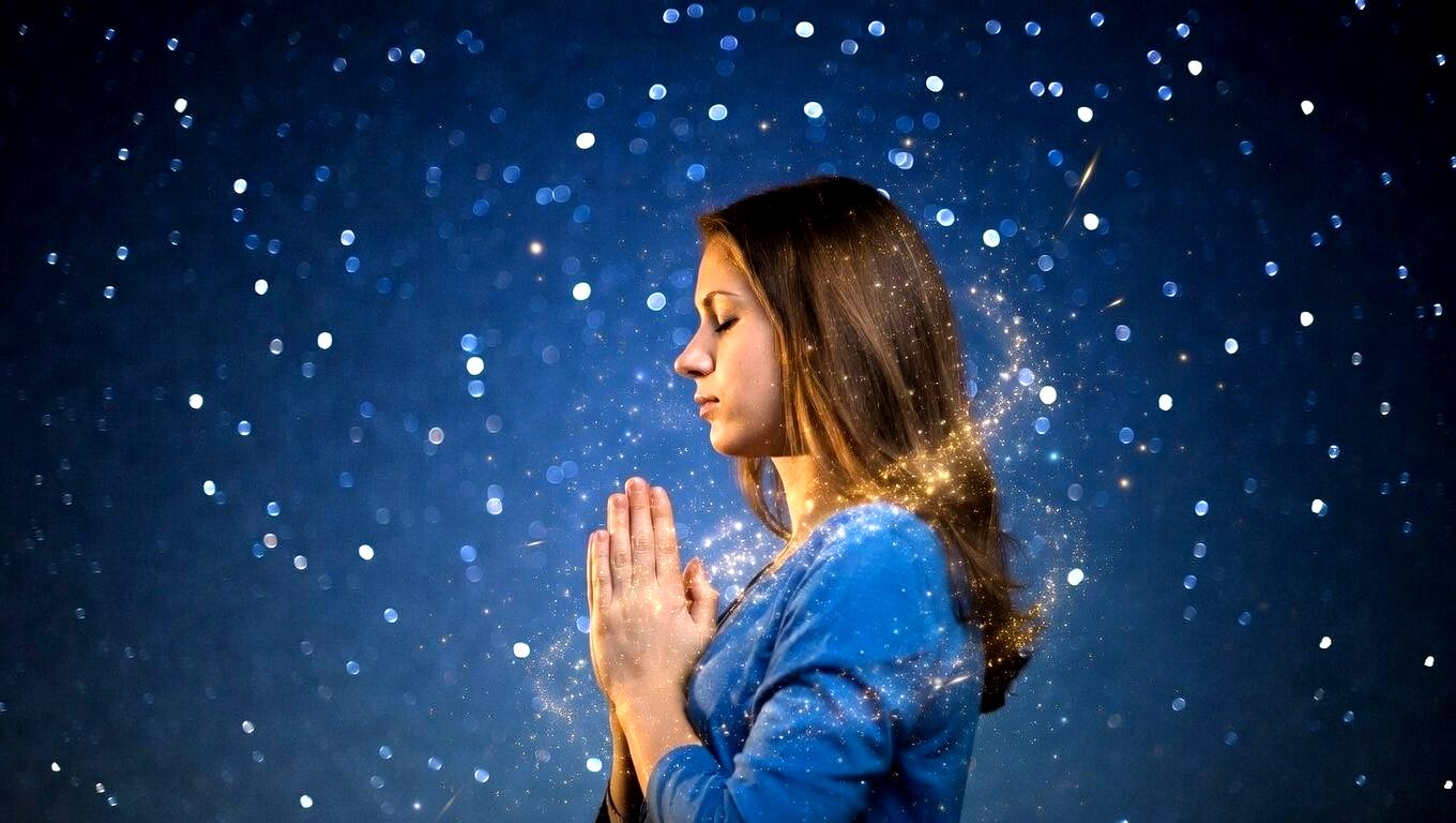 部屋を整え断捨離することで運気を整える様子