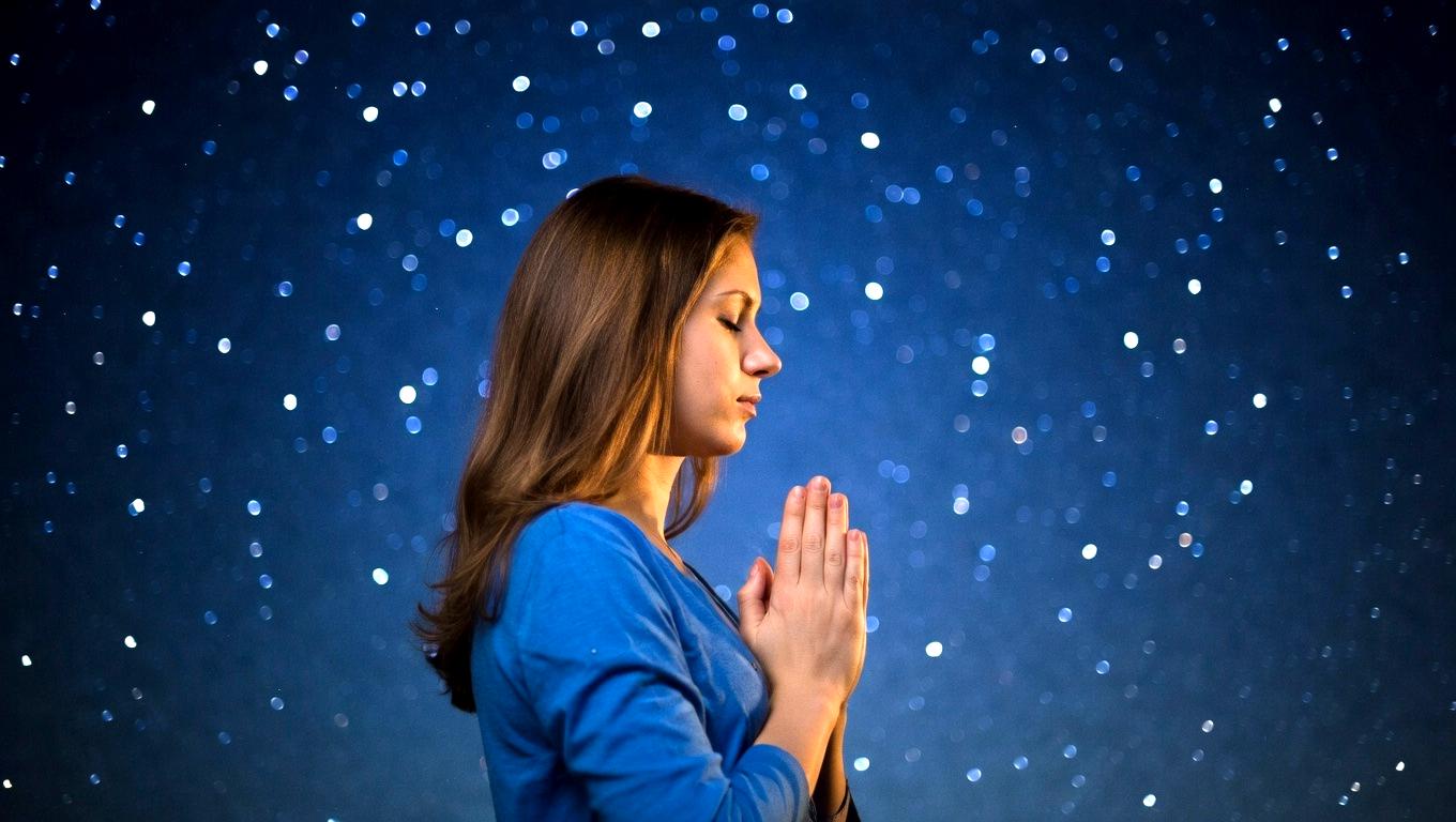 浄化アイテムと癒しの空間が調和した神秘的なイメージ