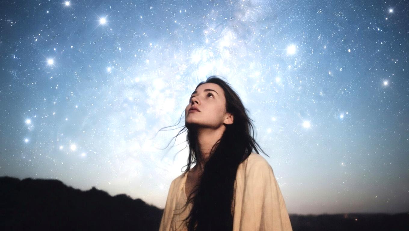 ツインレイ復縁に向けて内面と現実を整えながら運気を高めていく女性のイメージ