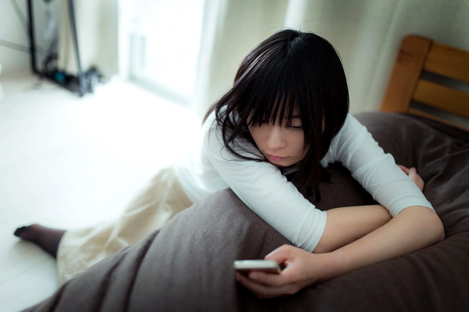 人間関係のエネルギーが調和していく穏やかな交流のイメージ