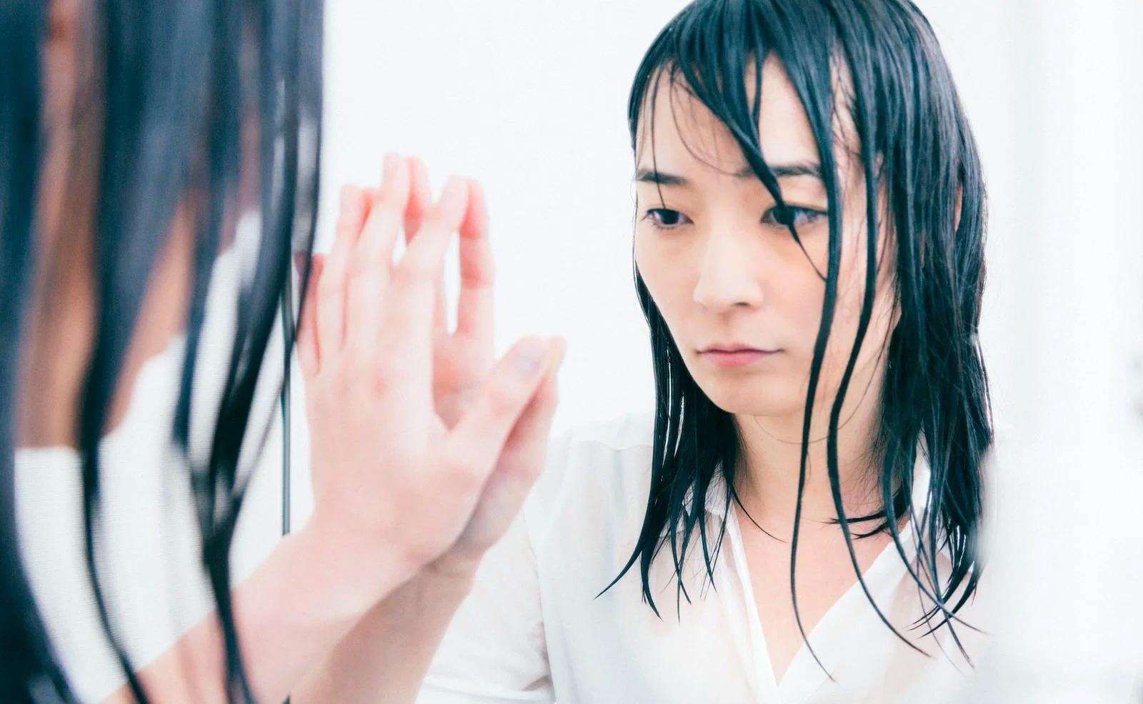 感情の揺らぎとともにエゴが崩れ再生へ向かう内面の変化